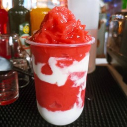 สตอเบอร์รี่สมูทตี้