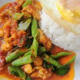 ข้าวผัดพริกแกง