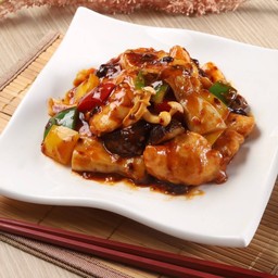 เนื้อปลาเก๋าผัดเห็ดรวมน้ำพริกจีนยูนนานเหล่ากานมา