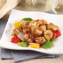 หอยเชลล์ฮอกไกโดผัดพริกไทยดำ