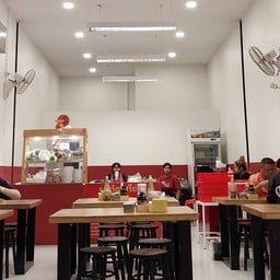 ฮักเตี๋ยว ตลาดเมย์แฟร์