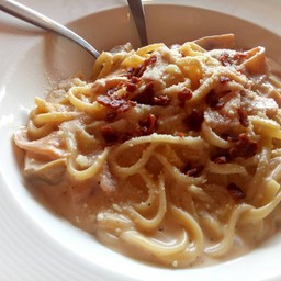 พาสต้าคาโบนาร่าใส้กรอกเห็ด