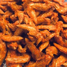 ไก่เขย่า เมษา