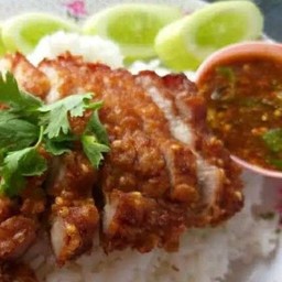 ข้าวสะโพกไก่กรอบ.น้ำจิ่มแจ่ว