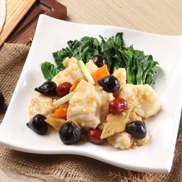 เนื้อปลาเก๋าผัดกระเทียมดำพุทราจีนคะน้าฮ่องกง