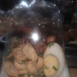 ก๋วยจั๊บไก่กรอบอินอาม ตลาด