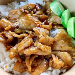 ข้าวหมูกระเทียม