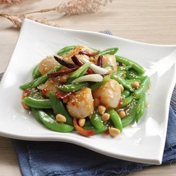 หอยเชลล์ฮอกไกโดผัดถั่วหวานซอสเสฉวนหม่าล่า