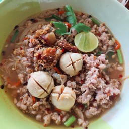 หมี่ขาวต้มยำลูกชิ้นหมูสับ
