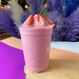 Alice’s Cafe อร่อยที่สุดในย่านนี้ สมูตตี้เนื้อเนียนนุ่มใช้ผลไม้แท้