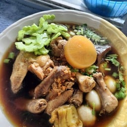 ก๋วยเตี๋ยวไก่ตุ๋นมะระ ปากซอยมะกรูด13/1