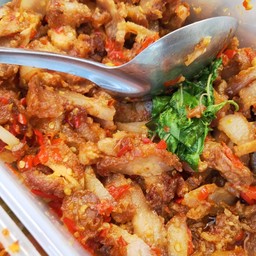 ข้าวผัดกะเพราหมูกรอบ(มีพริก)