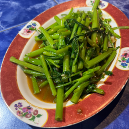 ผัดผักบุ้งไฟแดง