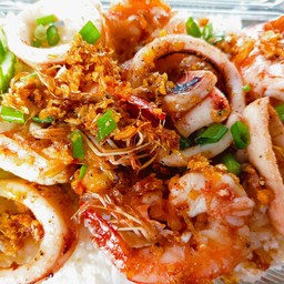 กุ้งปลาหมึก ทอดกระเทียม