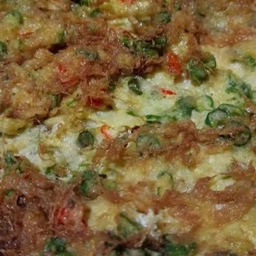 ข้าวราดไข่เจียวพริกสดทรงเครื่อง