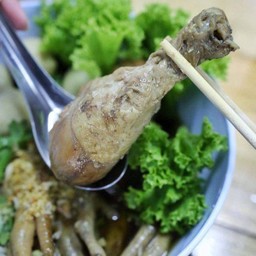 ก๋วยเตี๋ยวไก่ตุ๋น
