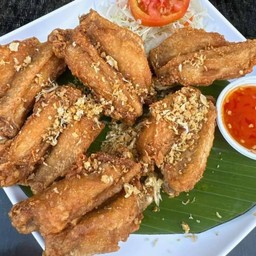 ปีกไก่กลางทอดน้ำปลา