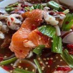 ยำแซลมอน - ปลาหมึก