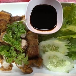 หมูกรอบจิ้มซีอี๊ว