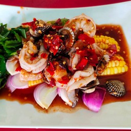 ยำหอยแครงกุ้งสด