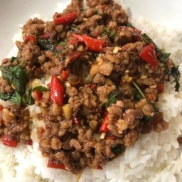 กะเพราราดข้าว