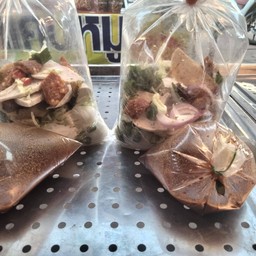 ยำขนมจีนปลาทู+หมูยอ (แยกน้ำ)