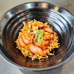 ก๋วยเตี๋ยวหมูแดง-หมูกรอบ