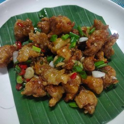 ข้าวกระเพราเอ็นไก่ทอด