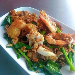 เส้นใหญ่ผัดซีอิ๊วทะเล