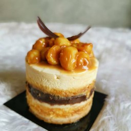 Macadamia Caramel Cheesecake