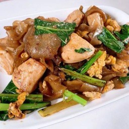 เส้นใหญ่ผัดซีอิ๊วหมูนุ่ม