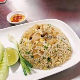 ข้าวผัดปลาทอด
