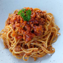 สปาเก็ตตี้ซอลมะเขือเทศ