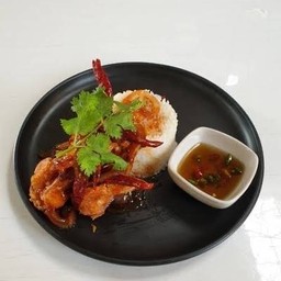 ข้าวราดกุ้งซอสมะขาม