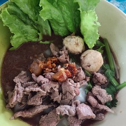 เส้นเล็กลูกชิ้นเนื้อสดน้ำตก