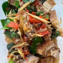 หมูกรอบผัดฉ่า(กับข้าว)