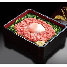 ข้าวหน้าเนงิโทโระ (ปลามากุโระสับ) พร้อมไข่ออนเซ็น