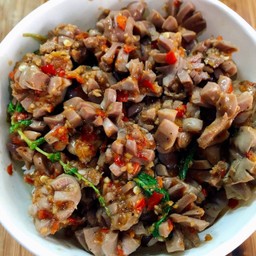 ข้าวกะเพรากึ๋นไก่