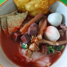 เส้นใหญ่เย็นตาโฟ