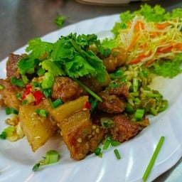 สามชั้นผัดพริกเกลือ