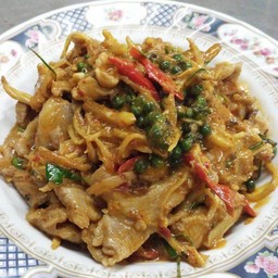 ผัดเผ็ด หมูชิ้น -ราดข้าว