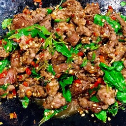 ข้าวกะเพราเนื้อสับ