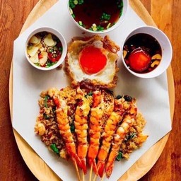 เซ็ทกะเพรากุ้งหน้ากุ้งสเต็ก