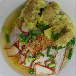 บะหมี่เกี้ยว+หมูแดง