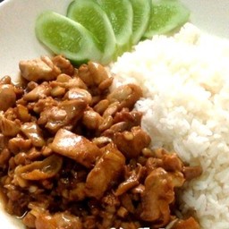 ข้าวไก่ทอดกระเทียม