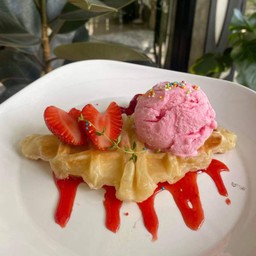 ครอฟเฟิลสตอเบอร์รี่+ไอติมสตอเบอรี่