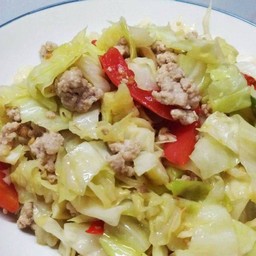 ผัดผักกะกล่ำหมูสับ(ผัดใส่พริก) -ราดข้าว
