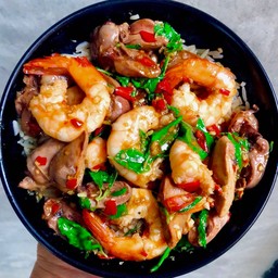 ข้าวกะเพราเครื่องในกุ้ง