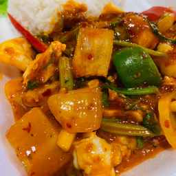ข้าวราดหมึกผัดไข่เค็ม