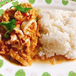 ข้าวปลาหมึกผัดไข่เค็ม